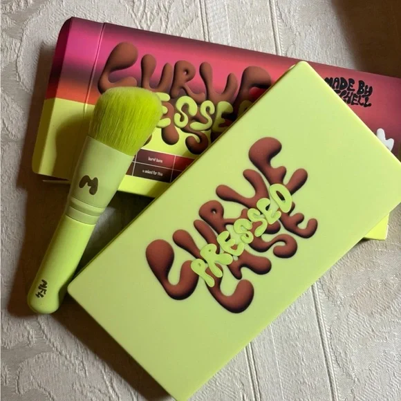 Made by Mitchell Curve Case Pressed Palette & Brush Medium Deep Eyes Blush BNIB